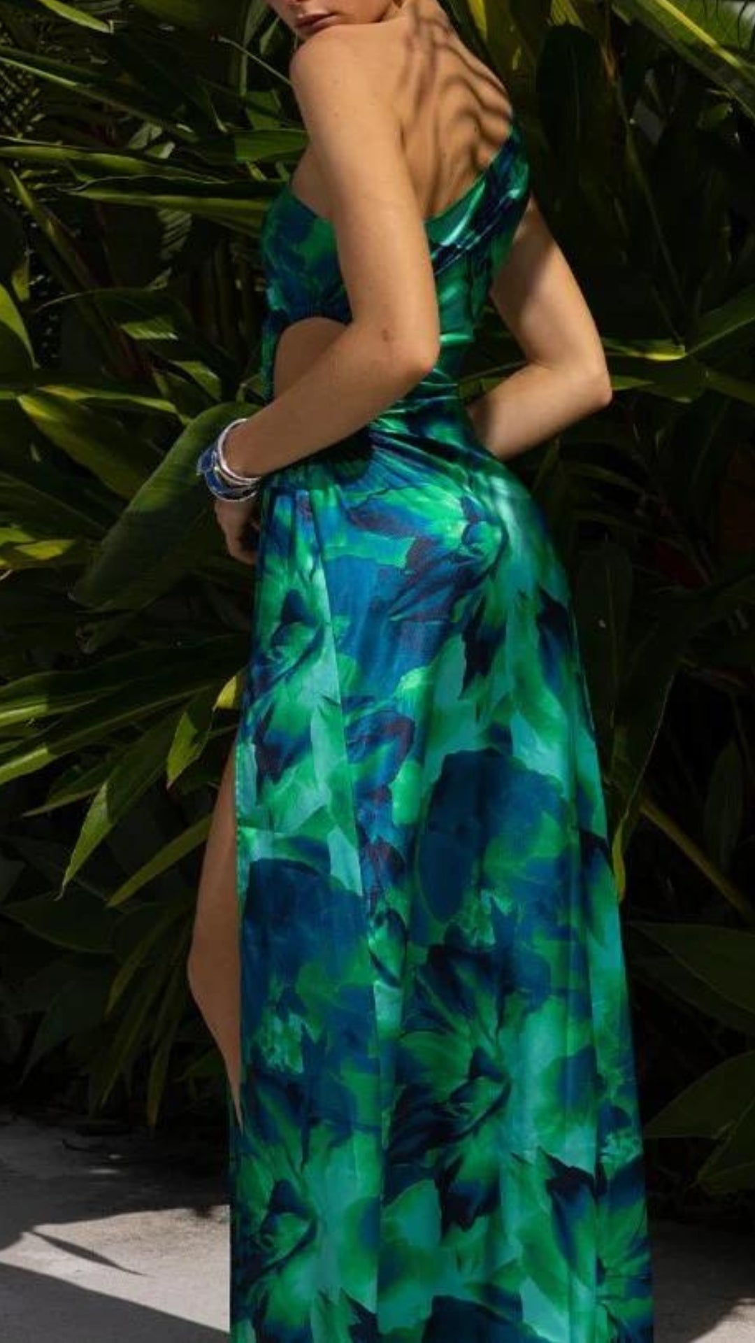 Casandra™ - Beautiful Dress with Cutout Design