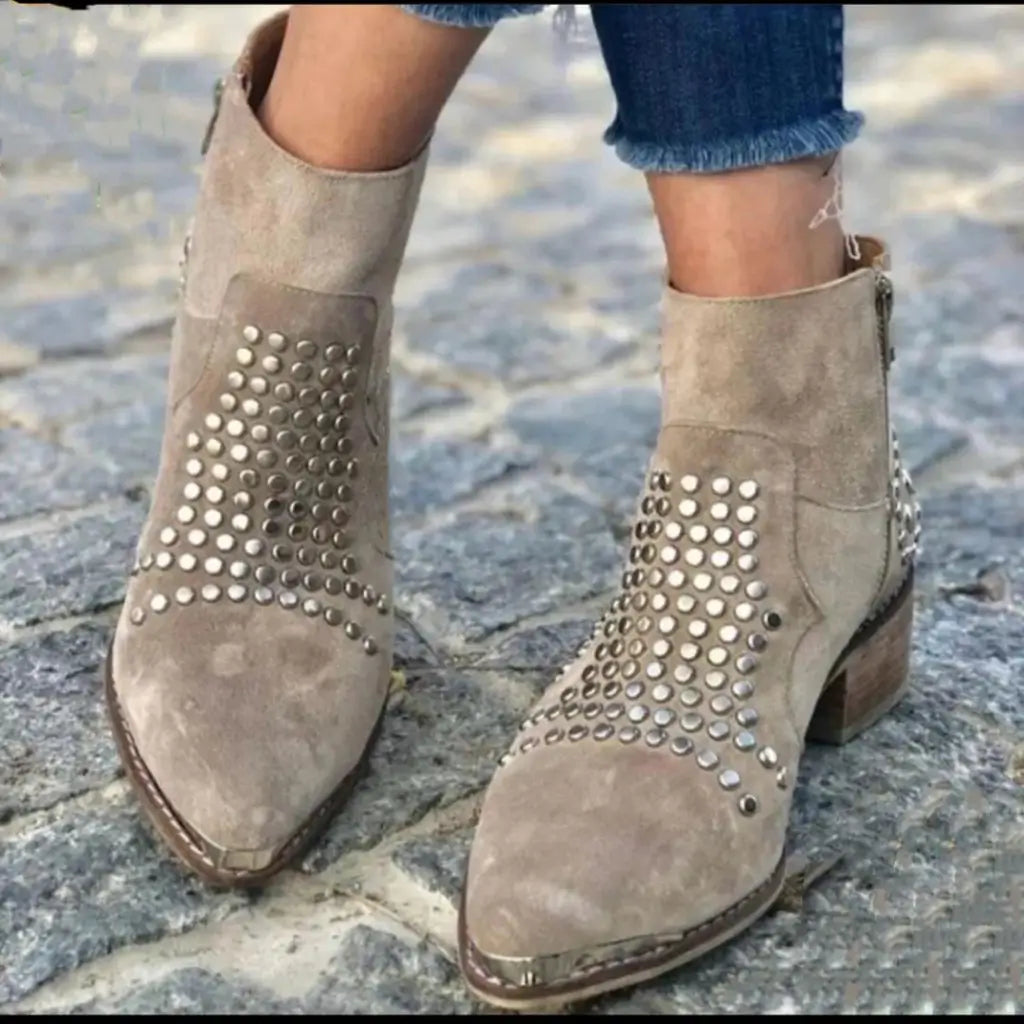 VALENTINA | ANKLE BOOTS WITH STUDS