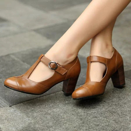 RACHELE | Elegant T-strap pumps with low heel for a refined look